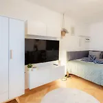 Sunny Balcony 브라티슬라바